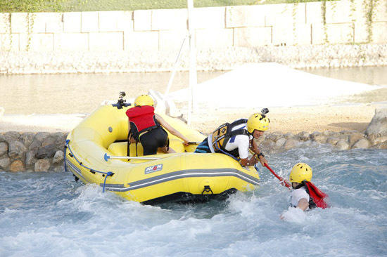 极速明星李小鹏见血,月亮膑骨错位-明星,李小鹏