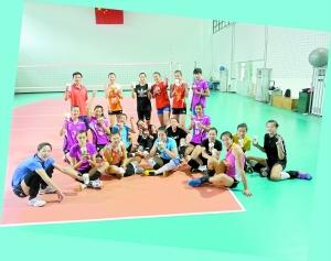 恒大女排青年军新生活接地气 五美女玩自拍(图