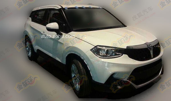 曝华晨中华V3谍照 外观运动/定位小型SUV
