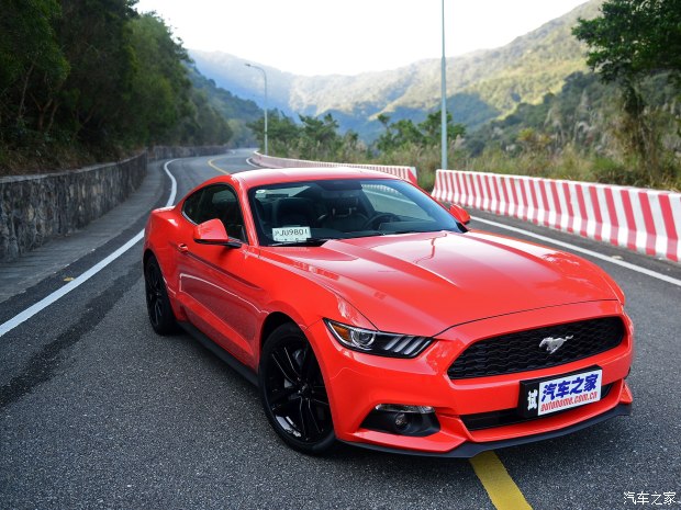 爱上一匹野马 试驾第六代Mustang 2.3T