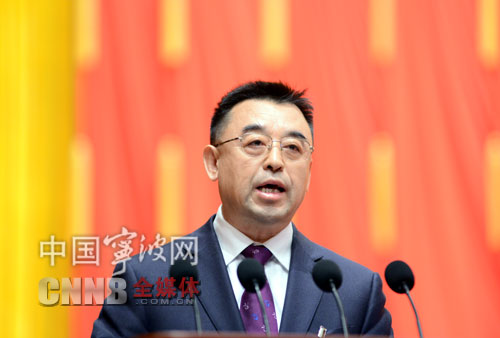 李太武代表十四届市政协常委会作提案工作报告