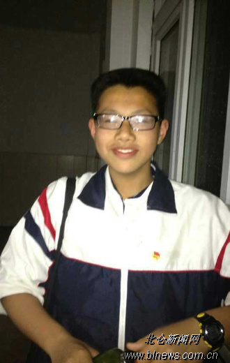 初中生用压岁钱给百丈村老年协会送红包-百丈