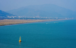 人造蓝海让港城更炫目
