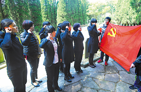 祭奠革命英烈 重温入党誓言
