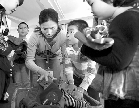 江北白沙街道大庆社区爱心捐衣活动走进该幼儿