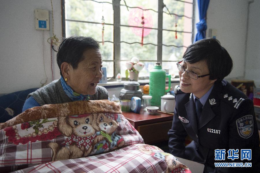 让群众真心点赞的民警胡朝霞