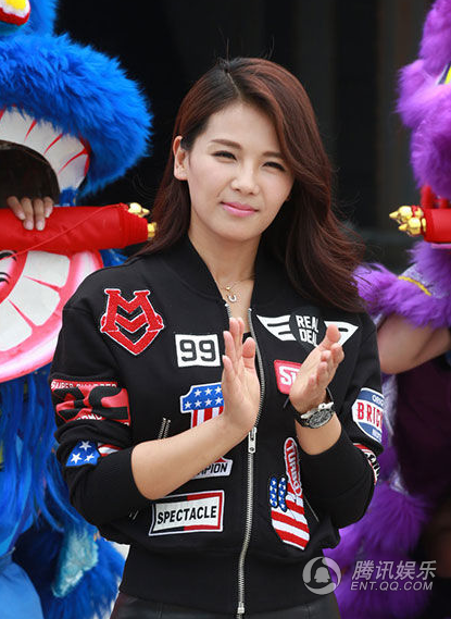 刘涛<em>穿皮短裤</em>变身热血女郎 将与林志颖同台飙