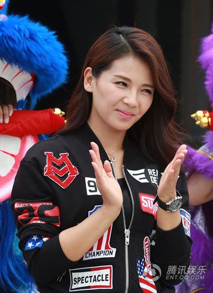 刘涛<em>穿皮短裤</em>变身热血女郎 将与林志颖同台飙