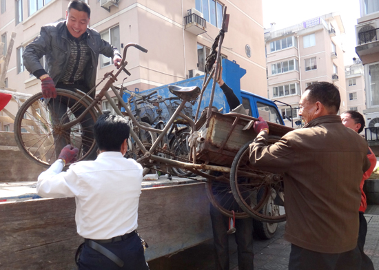 集中清理僵尸车-僵尸,小区,安全隐患,无人问津