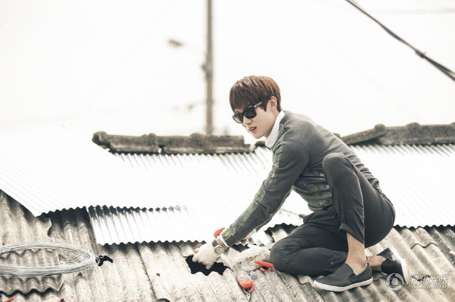 《心情好又暖》曝剧照 柳演锡变身花样修理工