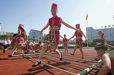 竹竿舞跳出民族情-共建,学生,结对