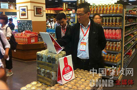 网媒负责人一行参观中东欧国家特色商品馆