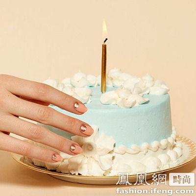 最适合白色婚纱的16款美甲造型