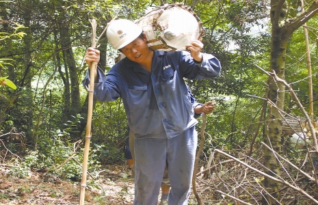 高山上的电力安装工