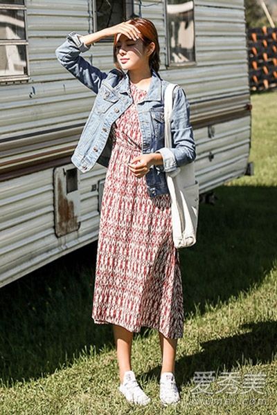 2015秋款牛仔外套 配连衣裙美翻