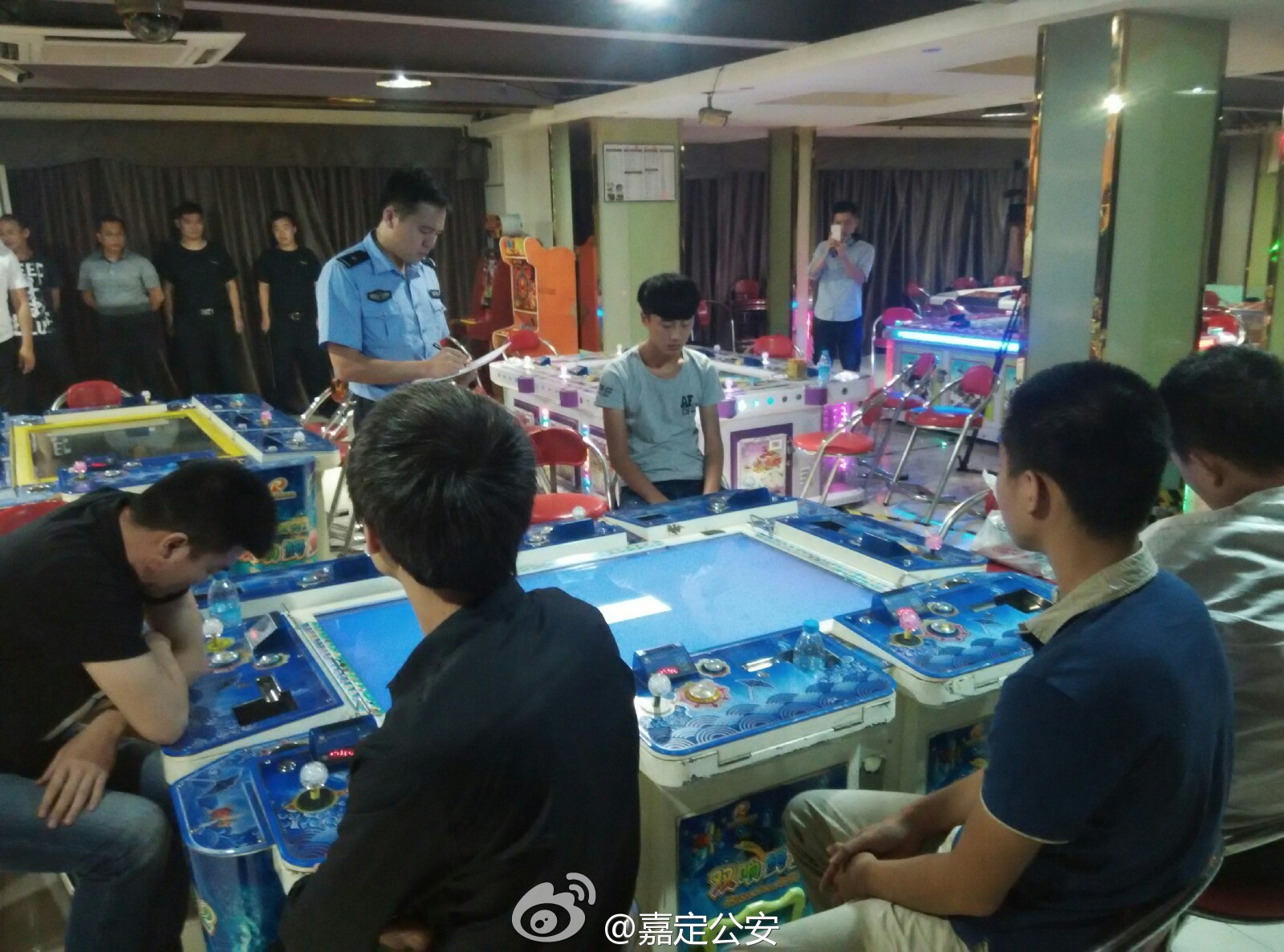 上海万达广场3家赌场被查 随便玩玩可输几十万