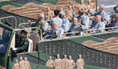 抗战老兵乘车方队