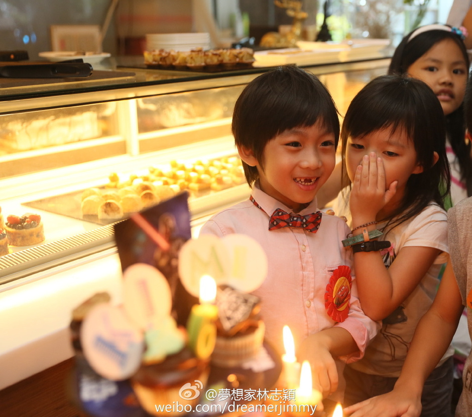 林志颖晒老婆大肚照 妻子怀双胞胎儿子