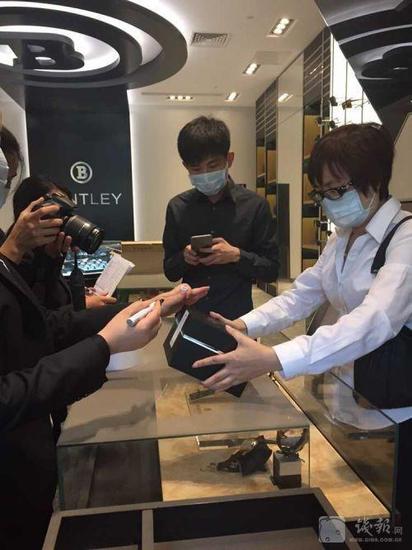 老总交房租_交房租图片
