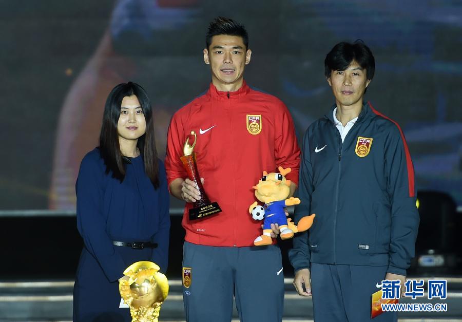 中超颁奖典礼举行 高拉特荣膺金球奖