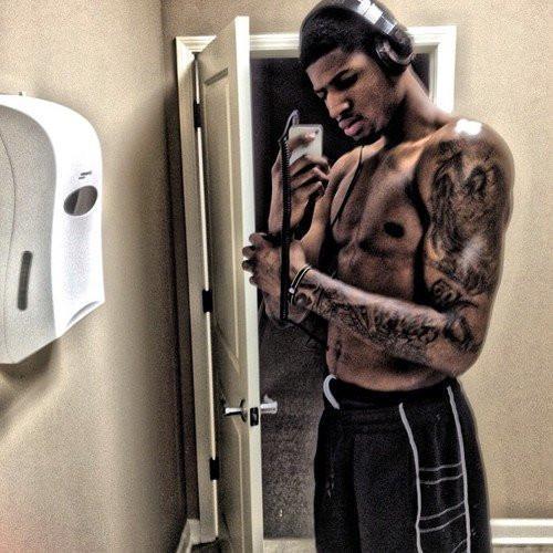 没肌肉咋混NBA:詹皇韦德完美身材 孙悦秀腹肌