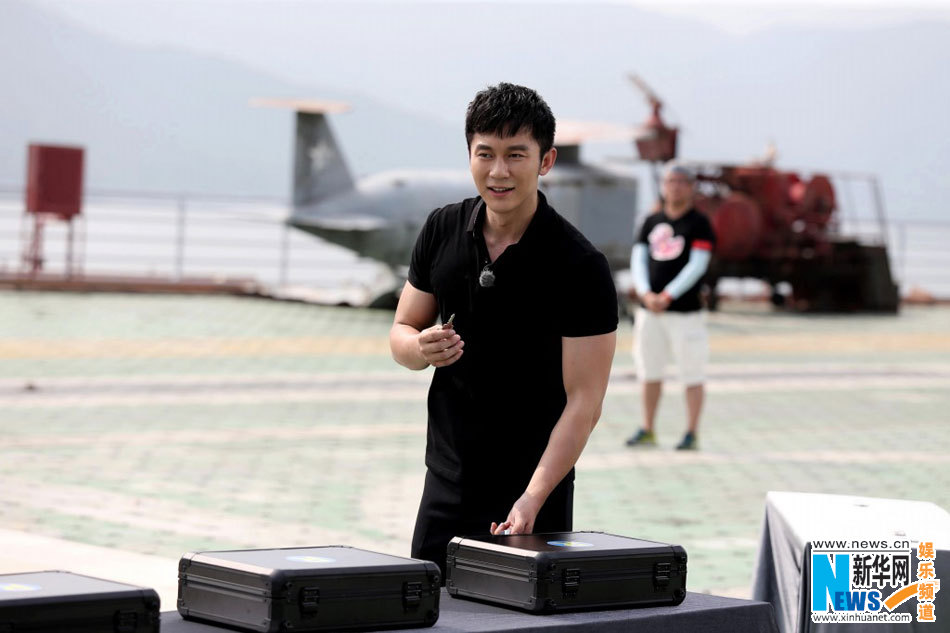 谢娜加盟跑男3上演科幻大片 邓超变洗车小弟_