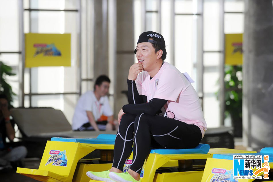 舌尖跑男 上演 黄渤搭档baby挑战神秘任务