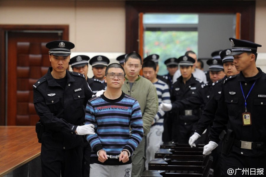 广州打掉招嫖团伙 陪聊美女全是汉子_中国宁波