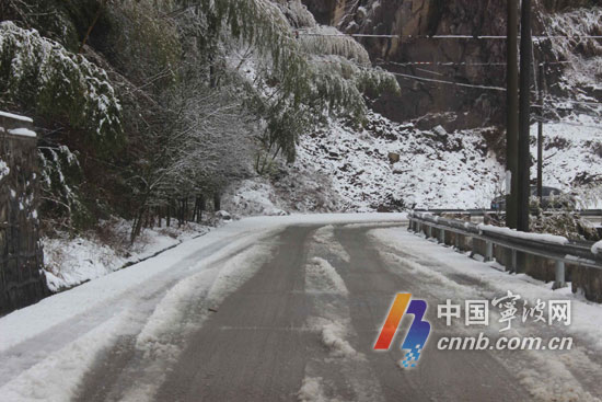 因冰雪天气影响 章水镇多条山区道路封道_中国