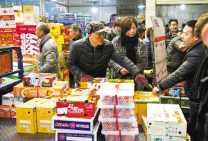 甬城水果批发市场生意火爆 南方系水果身价普