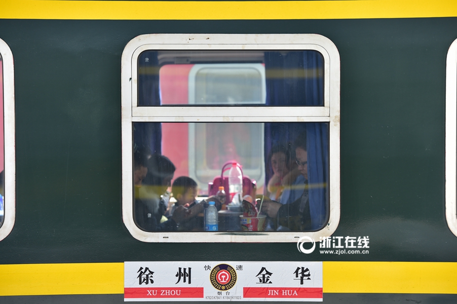 一窗一世界 车窗里的春运故事