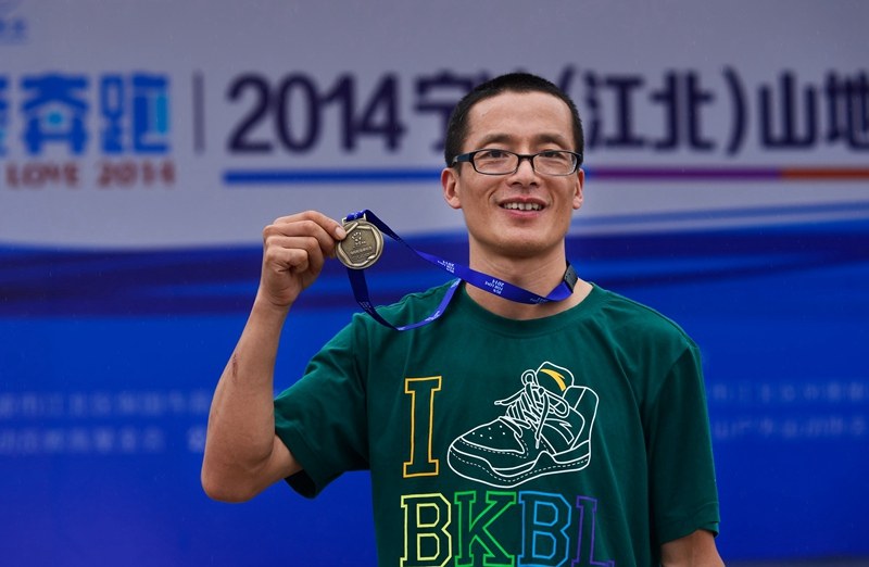 宁波山地马拉松·越野达人? | 吴建:胃病让他用10年长跑“跑”成冠军