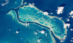 太空俯瞰大堡礁珊瑚群 海水色泽深浅变幻