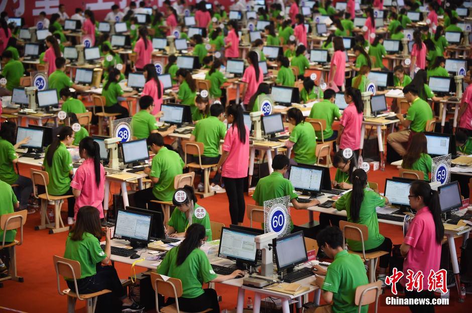 山西太原会计高手同台竞技 场面壮观