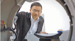 江浩川带领团队研发出CT探测器 打破医疗器械