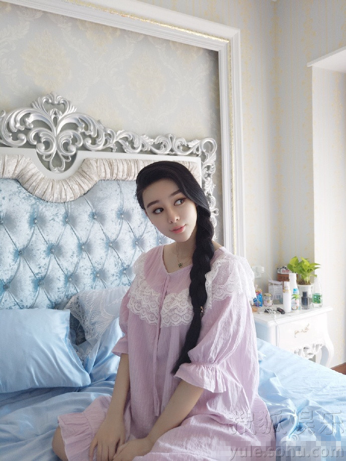 翻版范冰冰何承熹晒孕妇照 豪宅被批与网友开