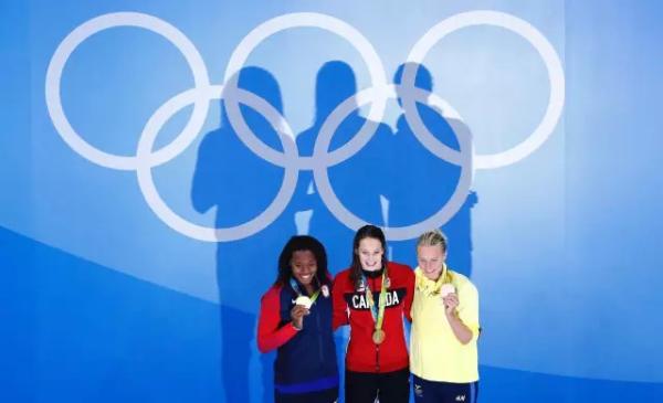 奥运 | 女子百米自由泳惊现并列第一 国歌咋奏国