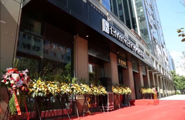 伊佲仕:用工匠精神做服务行业 全国旗舰店华丽