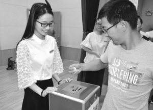 抽号随机编班 家长全程监督一球定六年