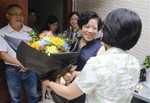 宁波市政府有关领导前往残奥会冠军家中走访慰