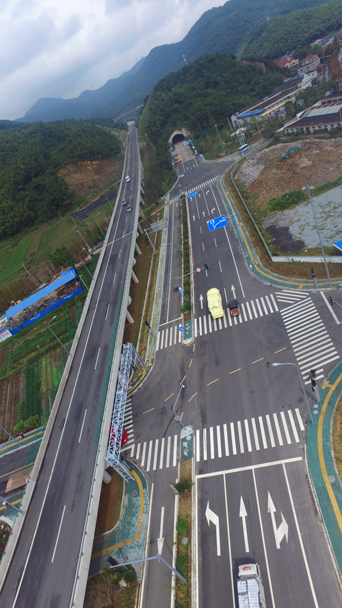 宝瞻公路复线瞻岐段通车 瞻歧隧道,歧西大桥为单向通行