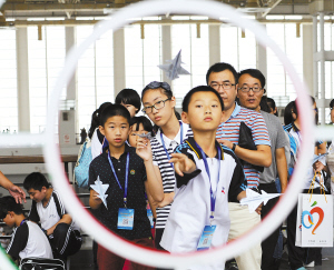 第六届中国·宁波纸飞机挑战赛举行