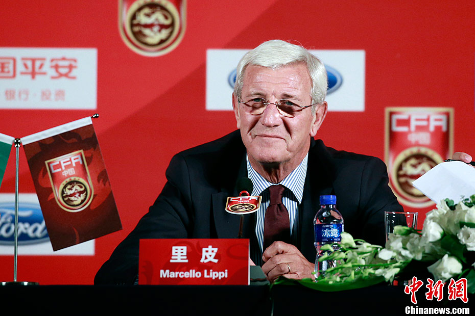 中国男足新帅里皮举行首次媒体见面会