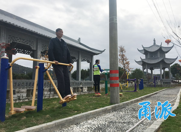 集资300万建篮球场、足球场、门球场…住在象