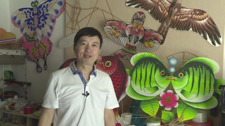 放"盘鹰风筝"引来两只真鹰 宁波有个风筝神人