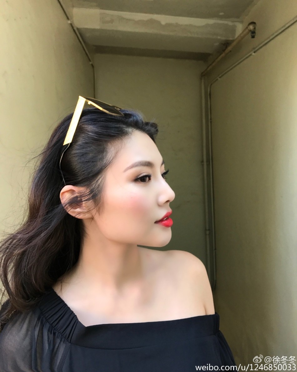 红唇杀!大嫂徐冬冬略施脂粉就迷死你