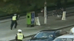 司机酒后横车路中央 猛然惊醒后满街跑