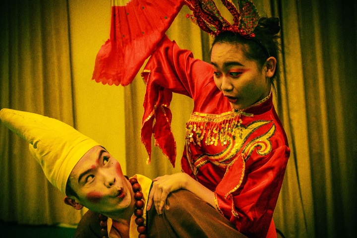 跳蚤舞怎么跳?这群大学生舞出民间艺术