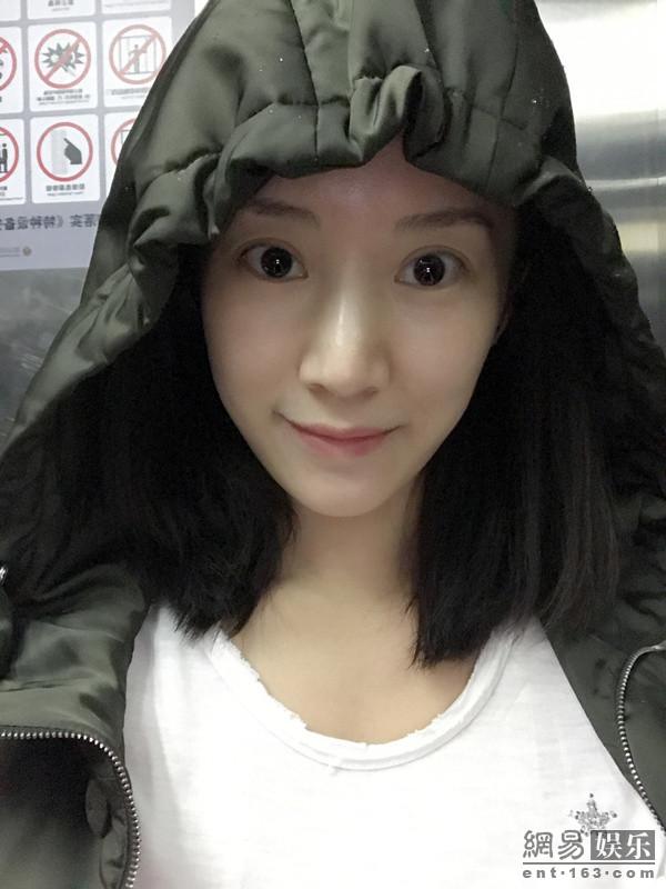cindy维c本人照片,网红cindy维c本人照片 原来,李念每晚会坚持吃两个猕猴桃来补充维c,而且在吃之前李念还会