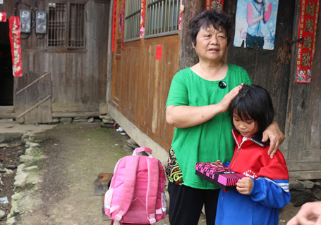 69岁的她建起6所希望小学